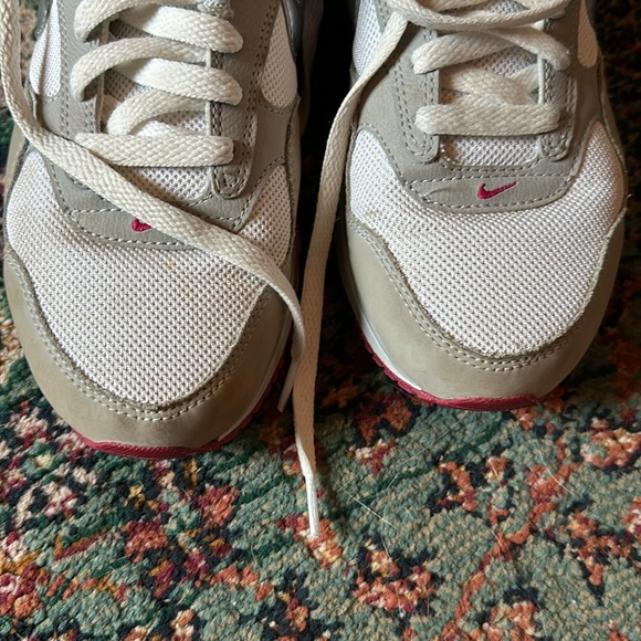 Nike Air Tennis Shoes - Picture 2 of 8